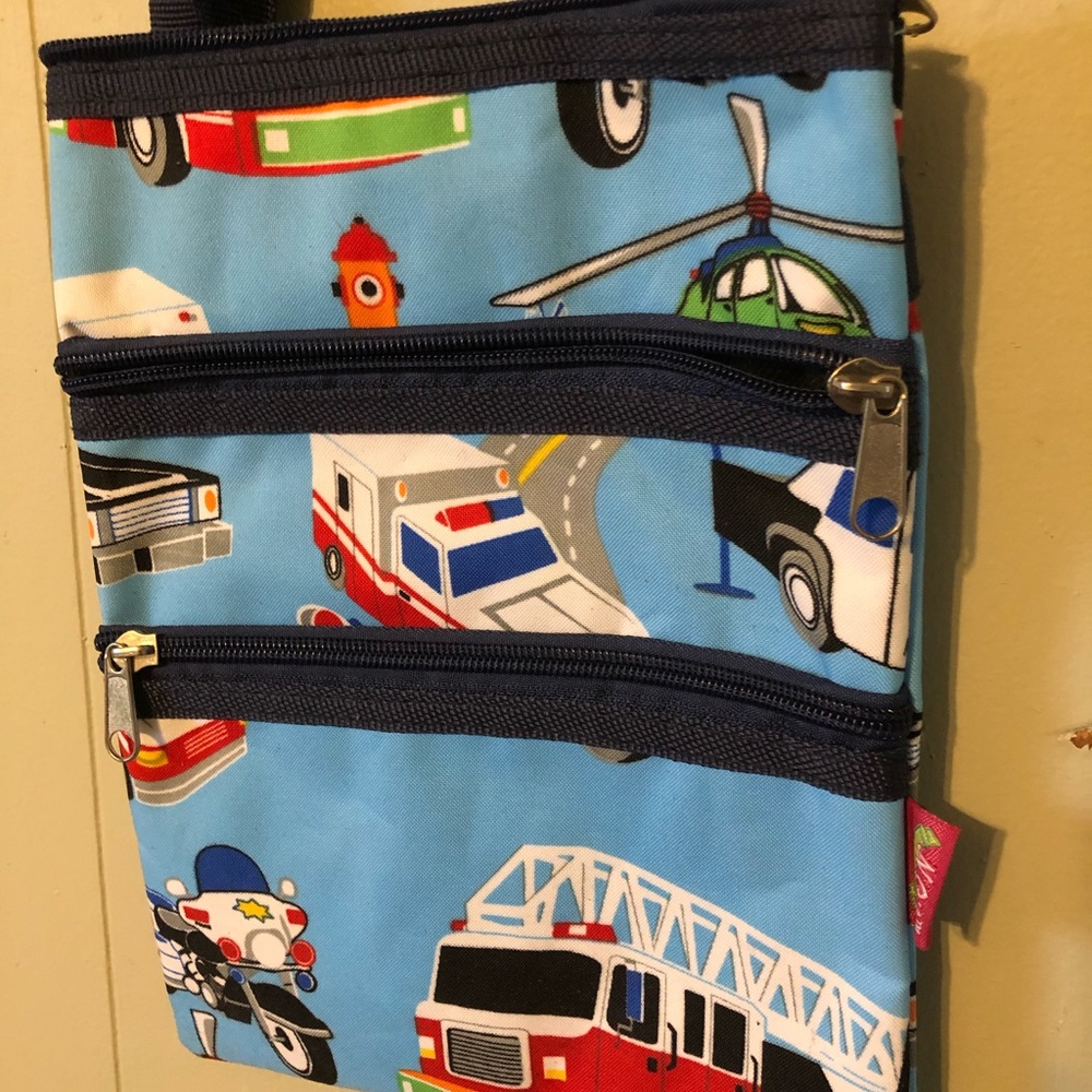 NWOT 🚒 🚔 cute crossbody!